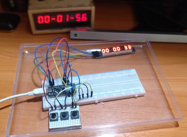 NotOnlyClock собранный на брэдборде с применение микроконтроллера LGT8F328P